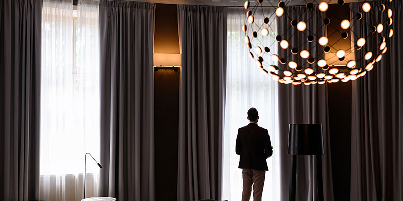 Curtains in Abu Dhabi: Should You Buy from a Curtain Shop or Get Them Custom Made?